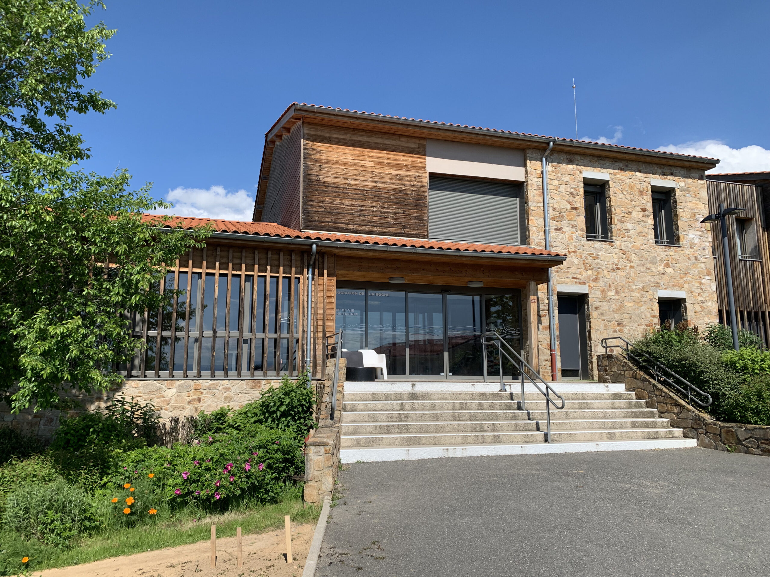 Foyer la Roche Félines