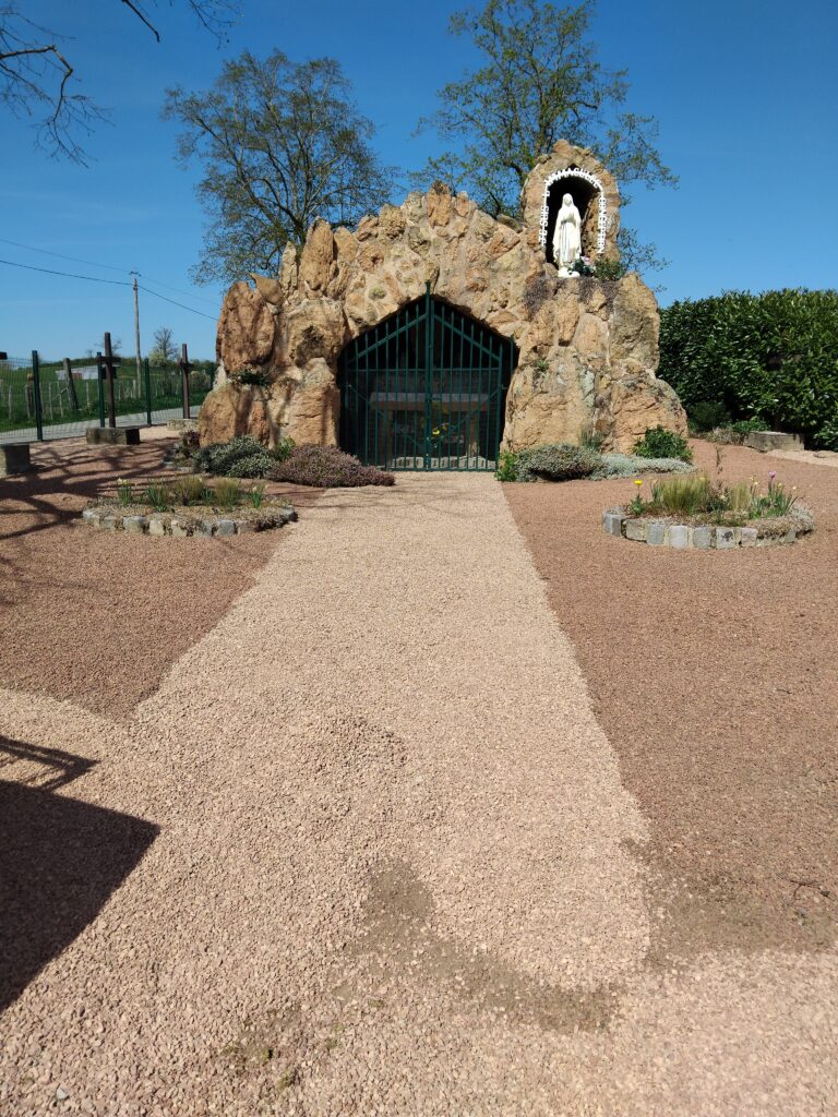 2025.GROTTE DE FELINES GRAVILLONS